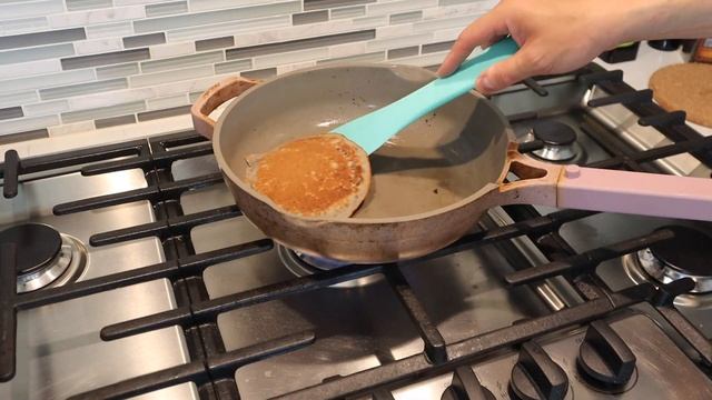 Trader Joe's Ube Mochi Pancake & Waffle Mix Review with Amazon EleGear Hand Mixer Review! смотреть онлайн