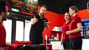 Роуэн заставляет всех стать плебеями