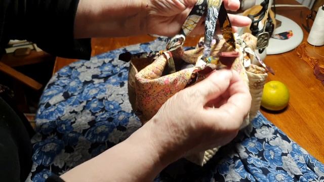 Сшила карзинку, а для кого секрет, до Нового года.с Самое сложное, это прятать узлы. Надоедает ! смотреть онлайн