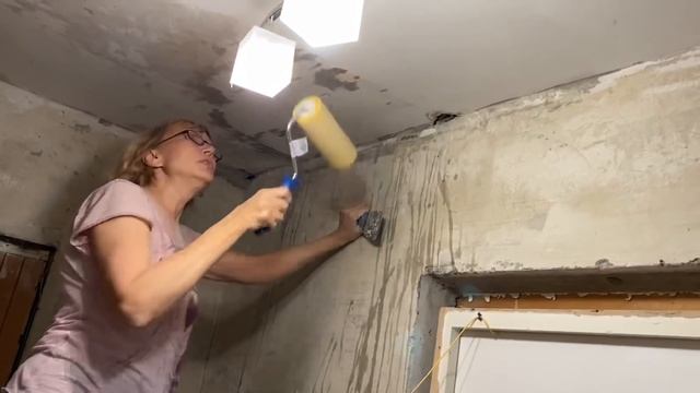 #1211 Ремонт День 5 - 6 Коридор Как снять краску с потолка смотреть онлайн