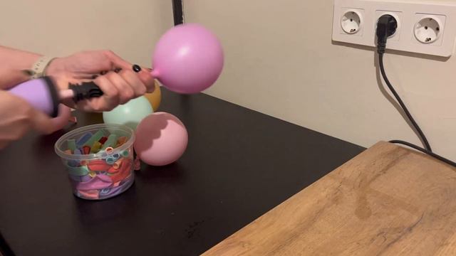 Как сделать воздушный шар из шариков? (How to make a balloon out of balloons?) смотреть онлайн