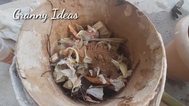 Easy way to make compost and start a garden | Granny Ideas смотреть онлайн