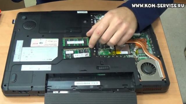 Как поменять модуль памяти на ноутбуке, на примере MSI EX700 смотреть онлайн