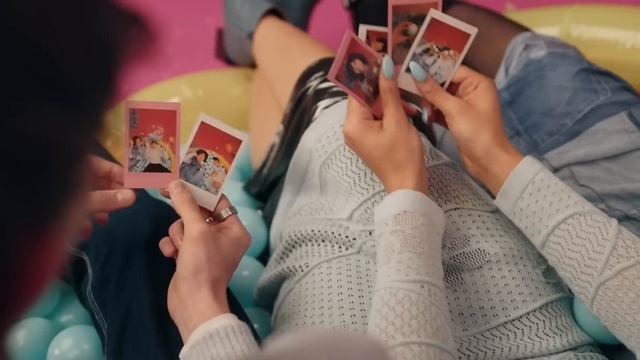 INSTAX mini 12 Tutorial video/FUJIFILM смотреть онлайн