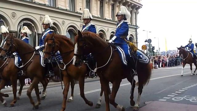 Swedish National Day 2014- The the Swedish Royal Family street parade смотреть онлайн