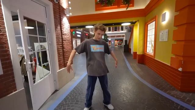 Прятки в САМОМ МАЛЕНЬКОМ ГОРОДЕ Челлендж ! смотреть онлайн