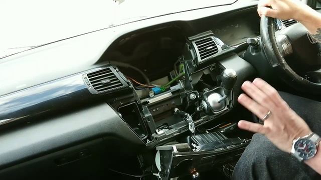 Honda FR-V/edix double din stereo replacement (the easy way) смотреть онлайн
