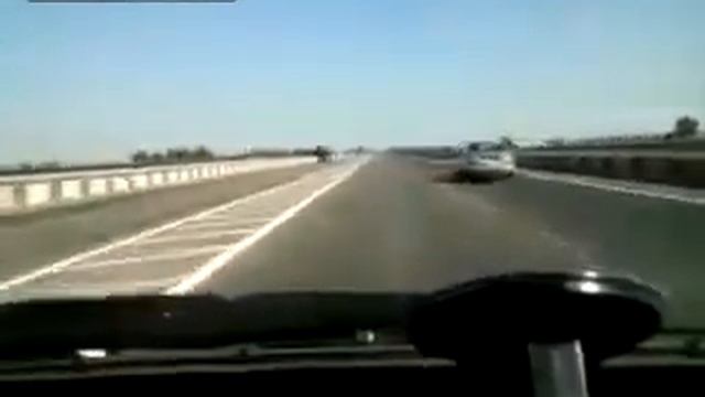 Лобовое столкновение Автомобиля и Мотоцикла смотреть онлайн