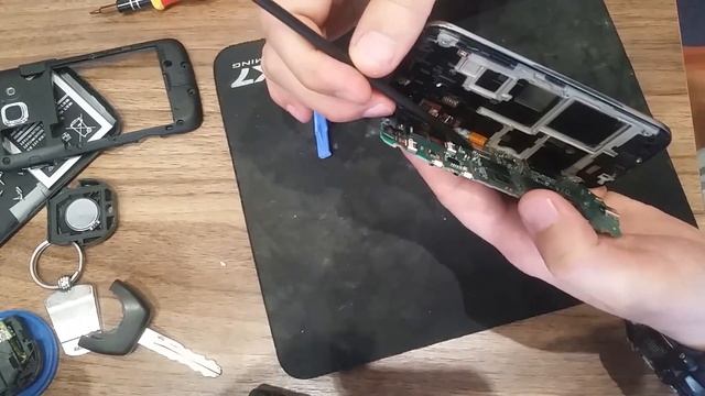 Разбор Samsung Galaxy Ace 3 GT-S7270 смотреть онлайн