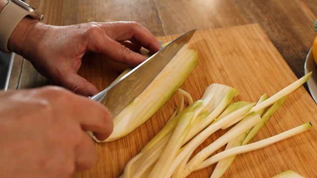 Без Глютена! СПАГЕТТИ из Кабачка - Очень ВКУСНО с Итальянским Соусом из Авокадо! смотреть онлайн