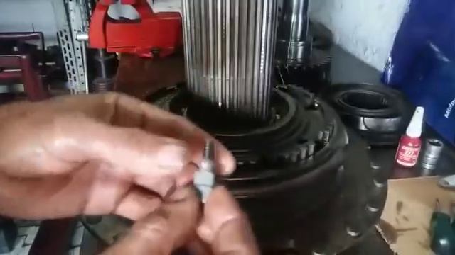 Caixa de câmbio ZF 16 S 16 50 Montagem da seletora como montar смотреть онлайн