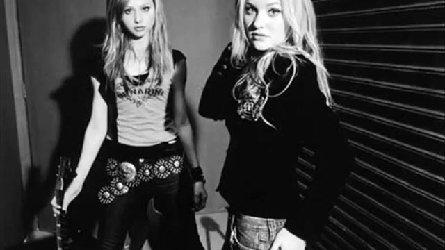 Aly & AJ - Chemicals React смотреть онлайн