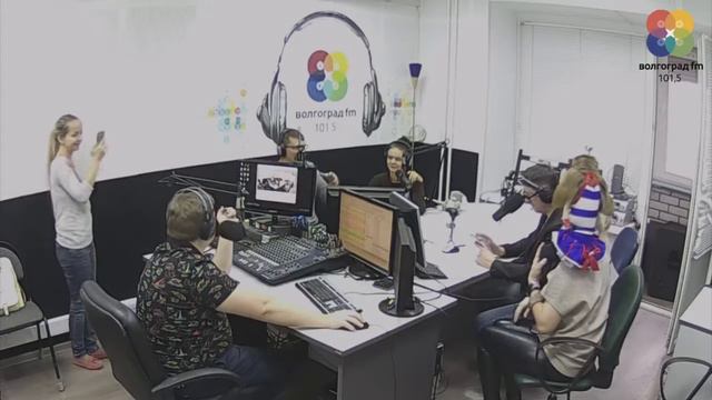 В гостях у шоу "Три-четыре" - дрессировщики Андрей и Елена Гончарук с обезьянкой Александрой! смотреть онлайн