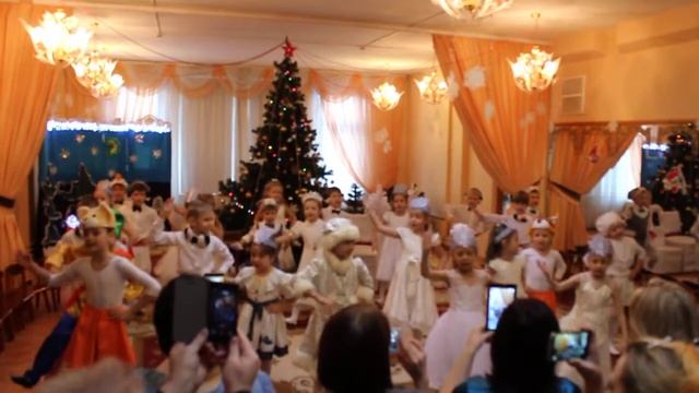 Новый год настает!!! Звери в гости к нам идут смотреть онлайн