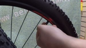 Как накачать колесо велосипеда насосом