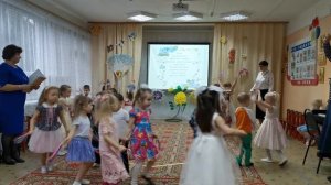 «Танец с султанчиками»