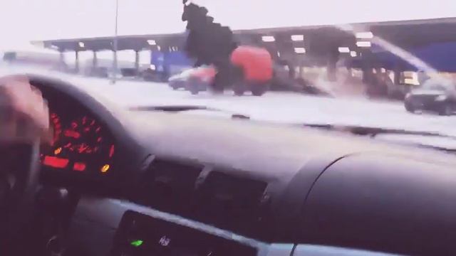 Дикий дрифт по парковке