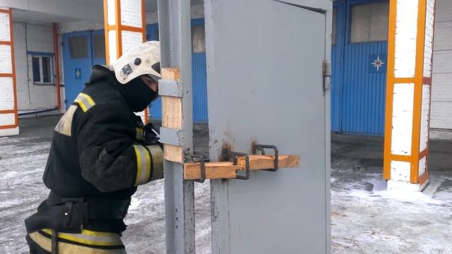 Вскрытие двери хулиганом смотреть онлайн