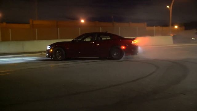 Dodge Charger R/T Scatpack Burnouts and Donuts смотреть онлайн