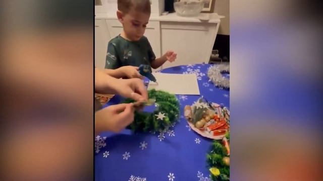 «Подарок Дедушке Морозу». Делаем Новогодний венок. СДК Верхнеармянская Хобза. смотреть онлайн