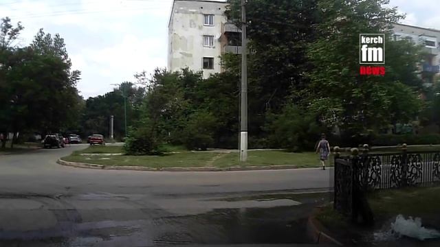 В Керчи улица Блюхера в воде смотреть онлайн