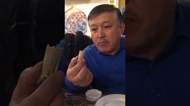 Да, у Келдибекова опыт большой, он соц. миллионы сожрал, как этот кость, так же спокойно. смотреть онлайн