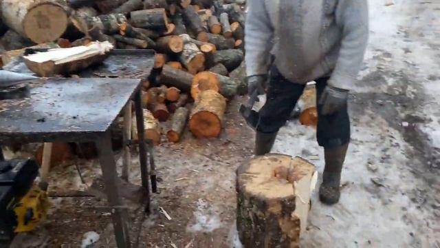 Самодельный винтовой дровокол. Колка березы. смотреть онлайн