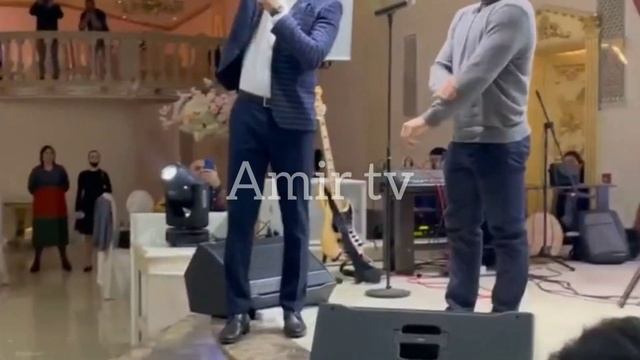 ПЕРС НА СВАДЬБЕ С ТАДЖИКАМИ| танцует Перс!! смотреть онлайн