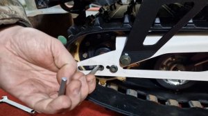 Гусеница мотобуксировщика, механизм натяжения, натяжка гусеницы.