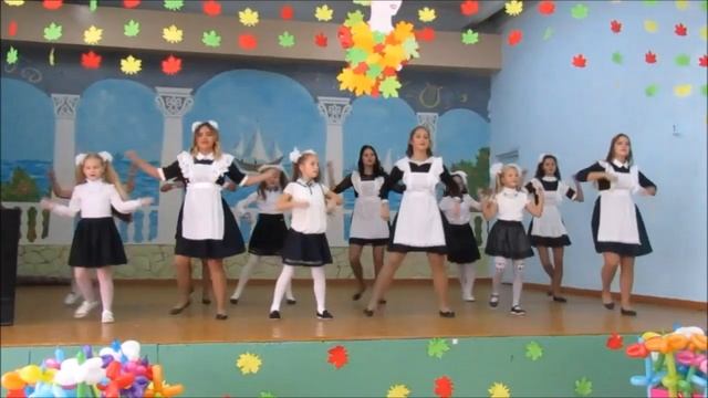 Танец на 8 марта "Школьные годы чудесные" смотреть онлайн