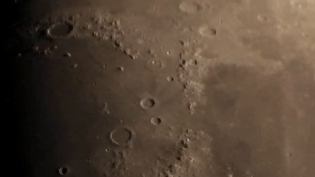 Луна 20 мая 2021 - половинка Луны в увеличении оптический зум 125 крат смотреть онлайн