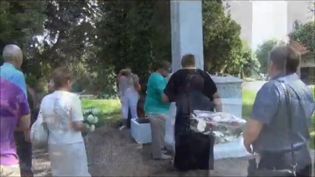 Венгрия . Кестхей .Восстановление памятника советским воинам. День победы.