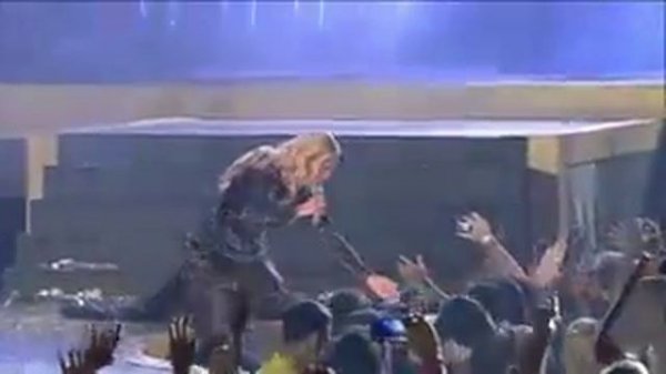 Beyonce - Halo. (Шикарное выступление)