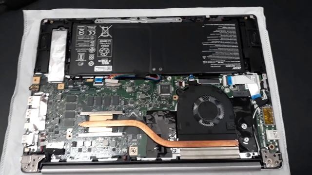 Разборка Acer Swift 3 / Disassembling and Assembling a Laptop Acer Swift 3 смотреть онлайн
