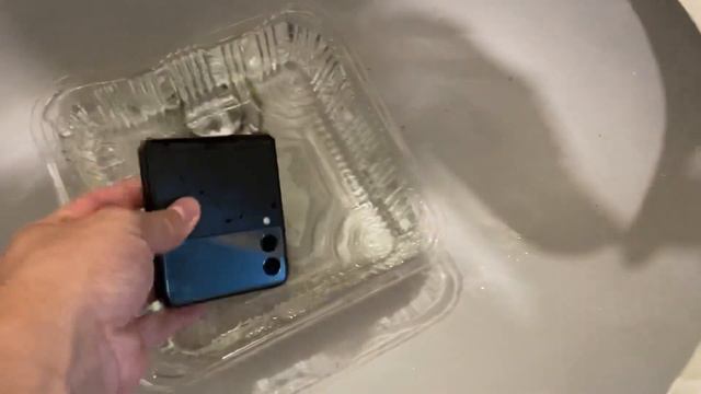Samsung Galaxy Z Flip 3 Waterproof Test