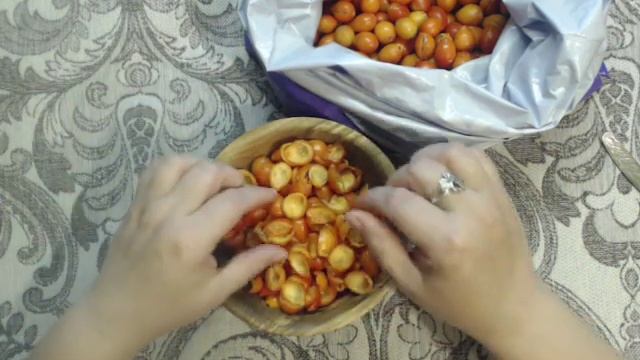 Варенье из лесного шиповника без косточек.Как чистить шиповник Rose hip jam.How to clean rose hips смотреть онлайн