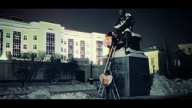 Даже памятникам подарили Валентинки! смотреть онлайн
