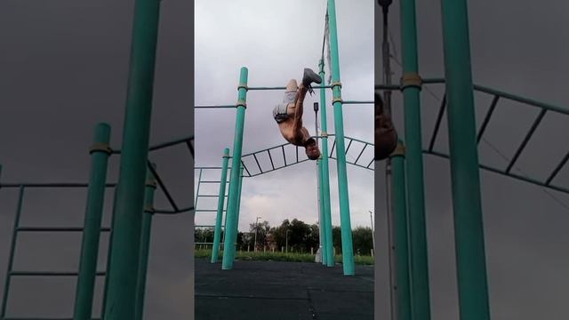 #upsidedown stretch and #extreme core workout / (c) dzen.ru/m40r смотреть онлайн