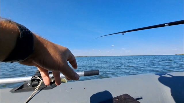 Рыбалка. На Весёловском водохранилище залив Балка Грекова ловится крупная плотва! смотреть онлайн