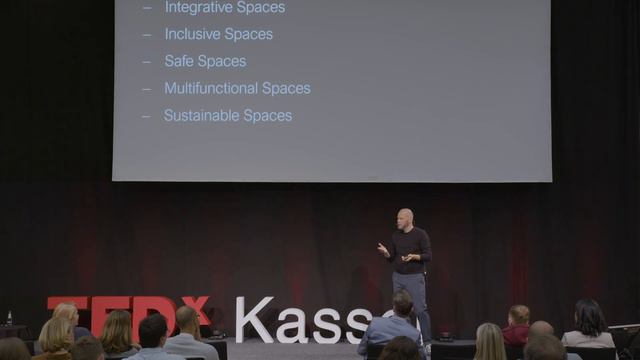 How do spaces shape the future of urban mobility? | Stefan Carsten | TEDxKassel смотреть онлайн