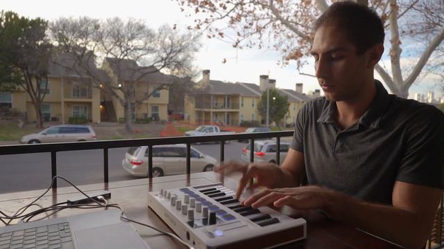 MiniLab Mk3 : Live performance using Arturia's V Collection 9 смотреть онлайн