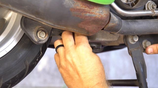 Yamaha Vino 125 Rear Wheel / Exhaust Installation | Mitch's Scooter Stuff смотреть онлайн