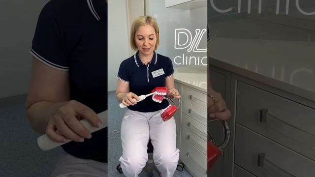 Как чистить зубы электрической щеткой смотреть онлайн