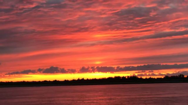 Не реально круто! Нужно увидеть самому! Шикарный закат! Красота природа Рыблка! смотреть онлайн