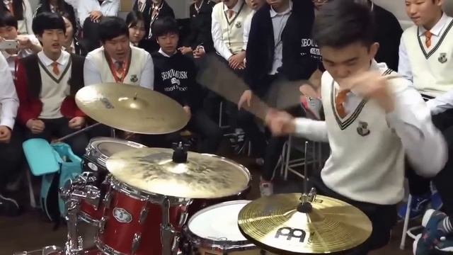 ตีกลองขั้นเทพ เด็กเกาหลี - Korean students Drum Battle Like a Pro! смотреть онлайн