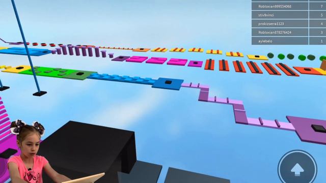 РОБЛОКС любимая игра / Арина проходит новые уровни смотреть онлайн