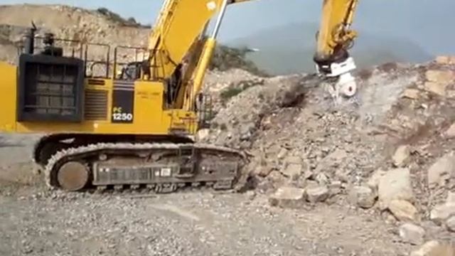 Фреза Kemroc KR (ER5500) на экскаваторе PC1250 смотреть онлайн