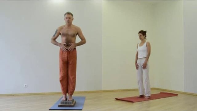 Практика работы с животом стоя на доске с гвоздями / Bed of Nails Russia Yoga-Workshop смотреть онлайн