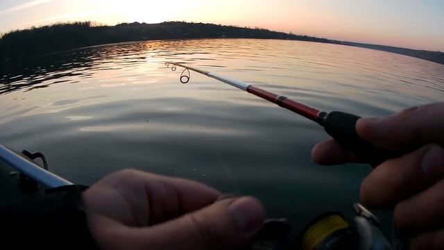 РИБАЛКА НА ДНІСТРІ з лодки до нереста, в березні смотреть онлайн