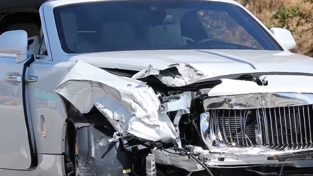 crazy rolls royce crash !!! смотреть онлайн